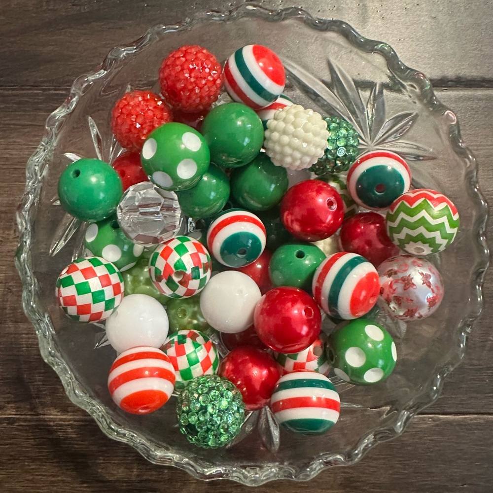 NEW- 50 piece Festive bubblegum beads (acrylic).